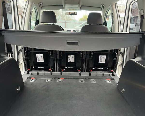 Белый Фольксваген Туран, объемом двигателя 1.39 л и пробегом 240 тыс. км за 7200 $, фото 68 на Automoto.ua