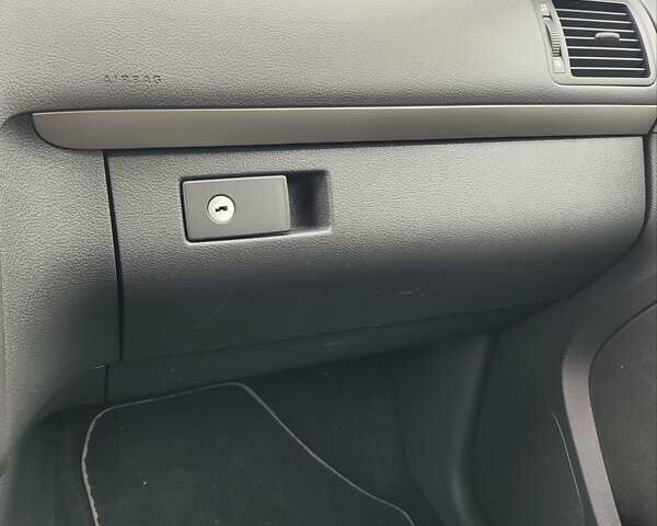 Білий Фольксваген Туран, об'ємом двигуна 2 л та пробігом 99 тис. км за 9800 $, фото 21 на Automoto.ua