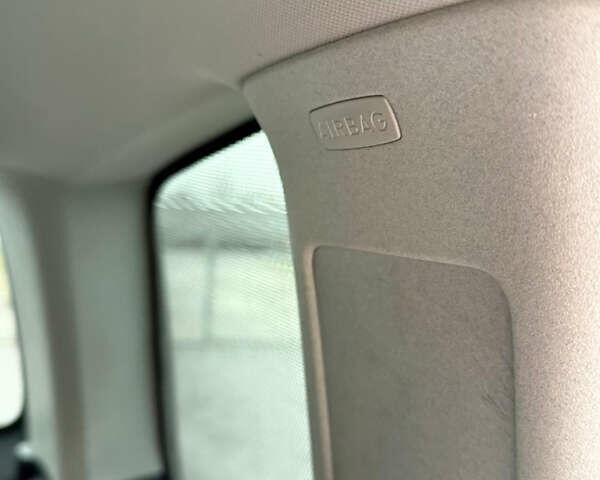 Белый Фольксваген Туран, объемом двигателя 1.6 л и пробегом 219 тыс. км за 7999 $, фото 74 на Automoto.ua