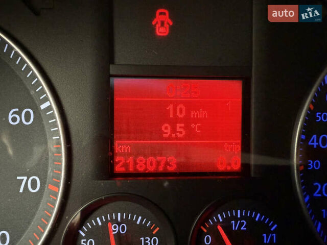 Білий Фольксваген Туран, об'ємом двигуна 1.6 л та пробігом 218 тис. км за 8499 $, фото 20 на Automoto.ua