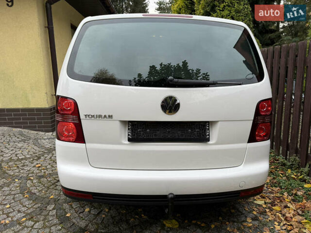 Білий Фольксваген Туран, об'ємом двигуна 1.6 л та пробігом 218 тис. км за 8499 $, фото 43 на Automoto.ua