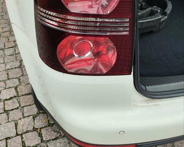 Білий Фольксваген Туран, об'ємом двигуна 2 л та пробігом 99 тис. км за 9800 $, фото 13 на Automoto.ua