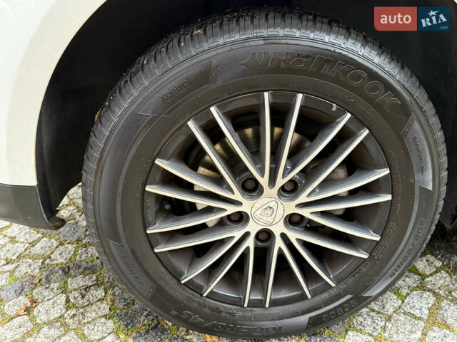 Білий Фольксваген Туран, об'ємом двигуна 1.6 л та пробігом 218 тис. км за 8499 $, фото 37 на Automoto.ua