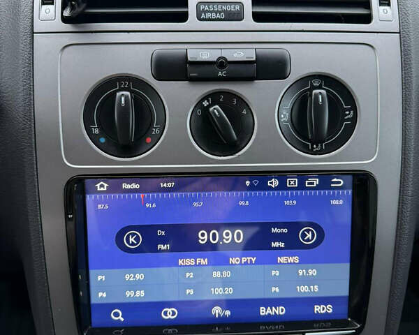 Білий Фольксваген Туран, об'ємом двигуна 1.6 л та пробігом 218 тис. км за 7999 $, фото 6 на Automoto.ua