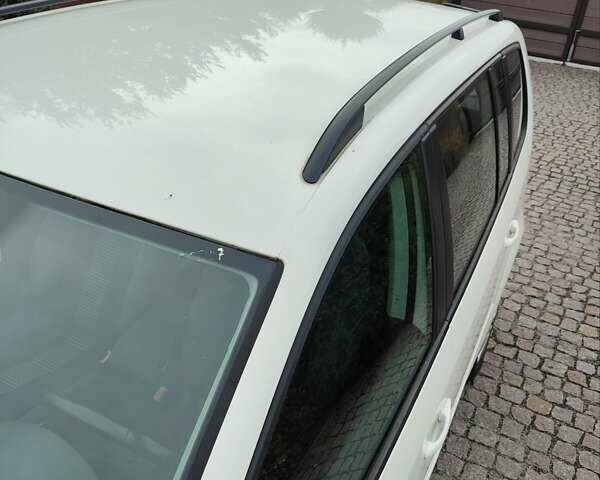 Білий Фольксваген Туран, об'ємом двигуна 2 л та пробігом 99 тис. км за 9800 $, фото 12 на Automoto.ua