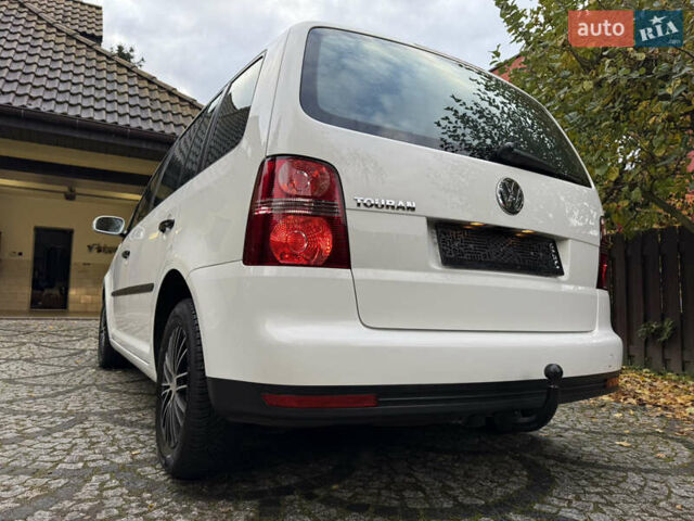 Білий Фольксваген Туран, об'ємом двигуна 1.6 л та пробігом 218 тис. км за 8499 $, фото 5 на Automoto.ua