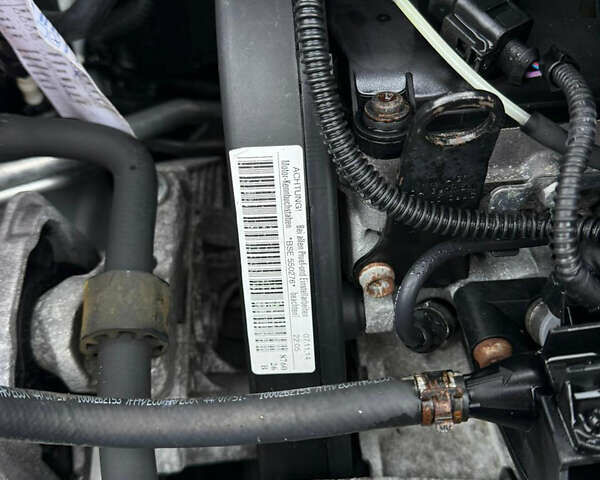 Белый Фольксваген Туран, объемом двигателя 1.6 л и пробегом 219 тыс. км за 7999 $, фото 61 на Automoto.ua