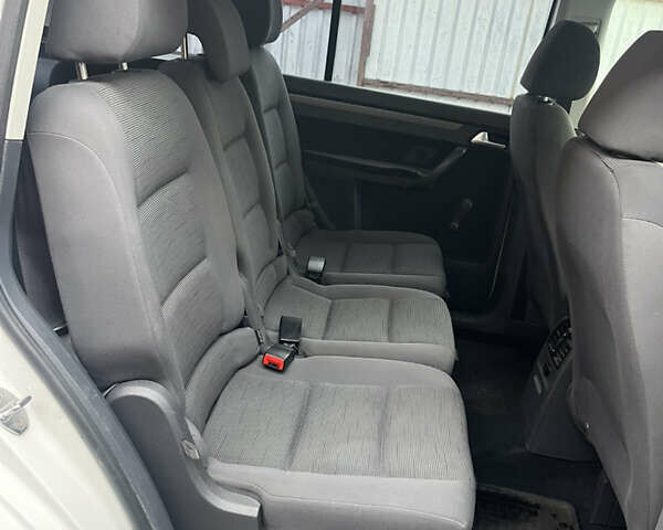 Белый Фольксваген Туран, объемом двигателя 1.39 л и пробегом 240 тыс. км за 7200 $, фото 64 на Automoto.ua