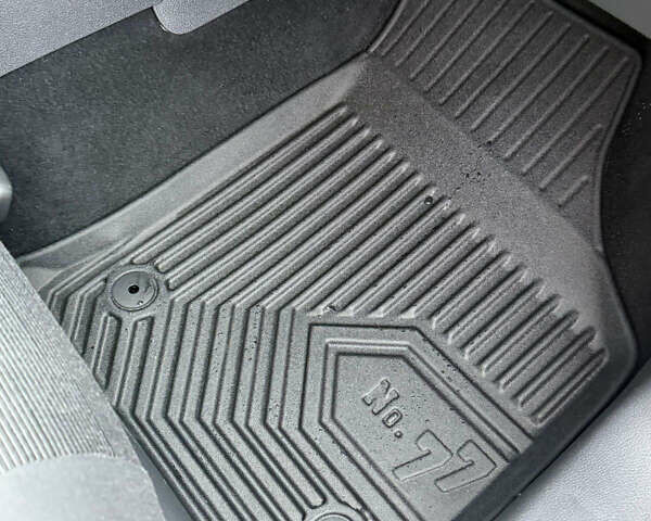 Білий Фольксваген Туран, об'ємом двигуна 1.6 л та пробігом 218 тис. км за 7999 $, фото 38 на Automoto.ua