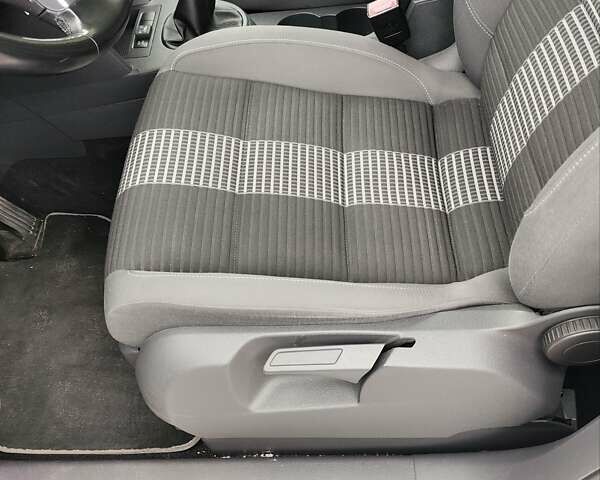 Білий Фольксваген Туран, об'ємом двигуна 2 л та пробігом 99 тис. км за 9800 $, фото 23 на Automoto.ua