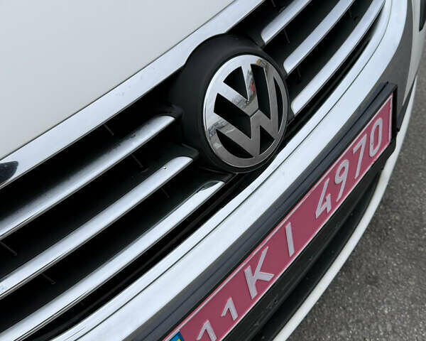 Білий Фольксваген Туран, об'ємом двигуна 1.6 л та пробігом 218 тис. км за 7999 $, фото 51 на Automoto.ua