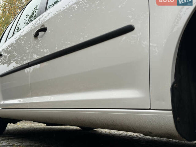 Білий Фольксваген Туран, об'ємом двигуна 1.6 л та пробігом 218 тис. км за 8499 $, фото 36 на Automoto.ua