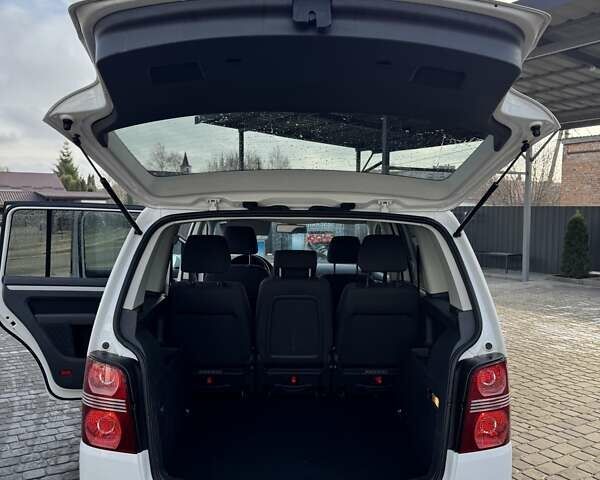 Белый Фольксваген Туран, объемом двигателя 1.4 л и пробегом 210 тыс. км за 6750 $, фото 8 на Automoto.ua