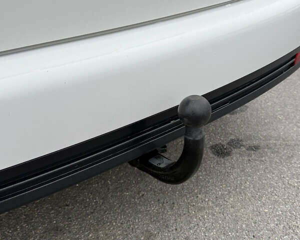 Белый Фольксваген Туран, объемом двигателя 1.6 л и пробегом 219 тыс. км за 7999 $, фото 69 на Automoto.ua