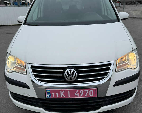 Белый Фольксваген Туран, объемом двигателя 1.6 л и пробегом 219 тыс. км за 7999 $, фото 59 на Automoto.ua