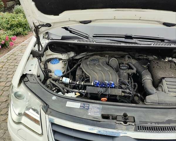 Білий Фольксваген Туран, об'ємом двигуна 2 л та пробігом 99 тис. км за 9800 $, фото 40 на Automoto.ua