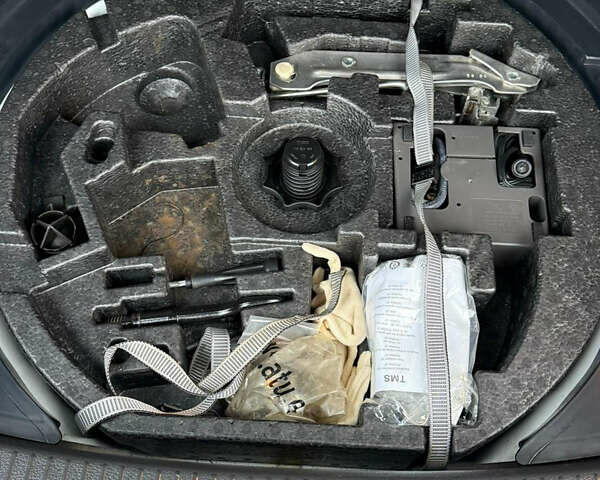 Белый Фольксваген Туран, объемом двигателя 1.6 л и пробегом 219 тыс. км за 7999 $, фото 96 на Automoto.ua