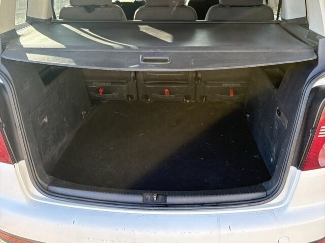 Белый Фольксваген Туран, объемом двигателя 1.9 л и пробегом 431 тыс. км за 2900 $, фото 7 на Automoto.ua