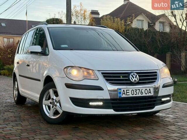 Белый Фольксваген Туран, объемом двигателя 1.39 л и пробегом 240 тыс. км за 6999 $, фото 43 на Automoto.ua