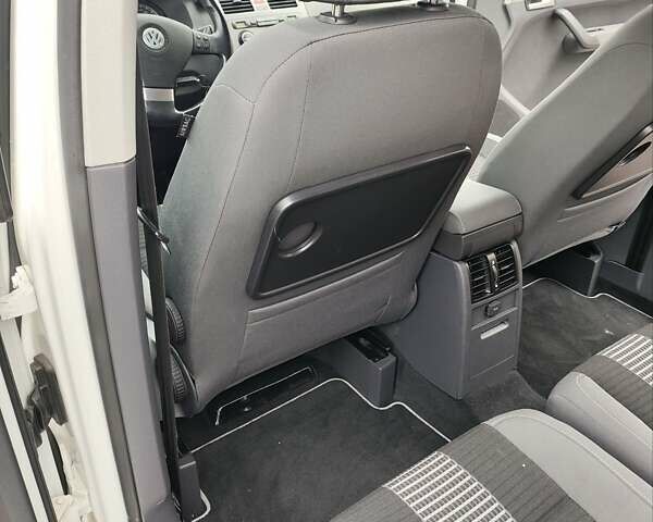 Білий Фольксваген Туран, об'ємом двигуна 2 л та пробігом 99 тис. км за 9800 $, фото 35 на Automoto.ua