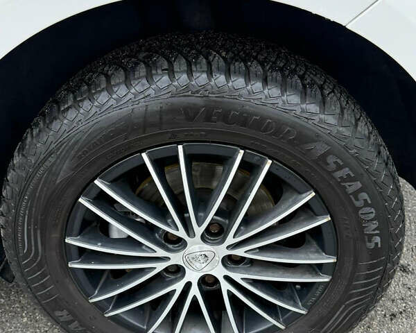 Білий Фольксваген Туран, об'ємом двигуна 1.6 л та пробігом 218 тис. км за 7999 $, фото 77 на Automoto.ua