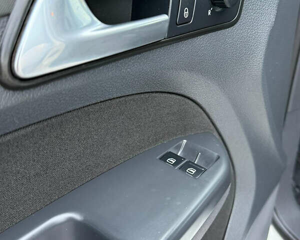 Білий Фольксваген Туран, об'ємом двигуна 1.6 л та пробігом 218 тис. км за 7999 $, фото 73 на Automoto.ua