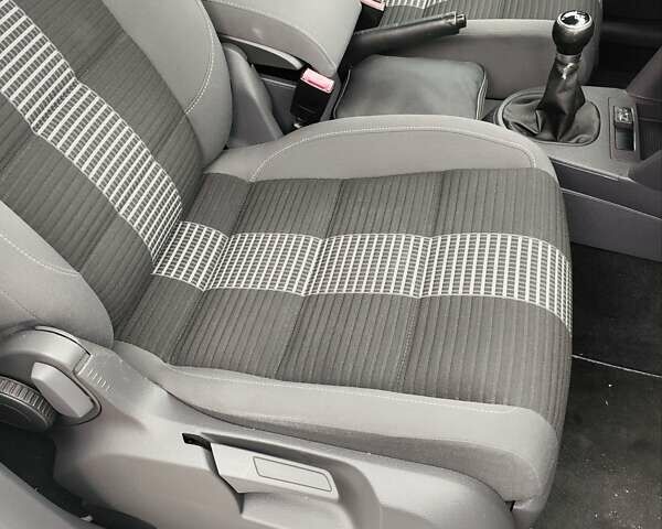 Білий Фольксваген Туран, об'ємом двигуна 2 л та пробігом 99 тис. км за 9800 $, фото 28 на Automoto.ua