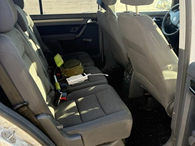 Белый Фольксваген Туран, объемом двигателя 1.9 л и пробегом 431 тыс. км за 2900 $, фото 10 на Automoto.ua