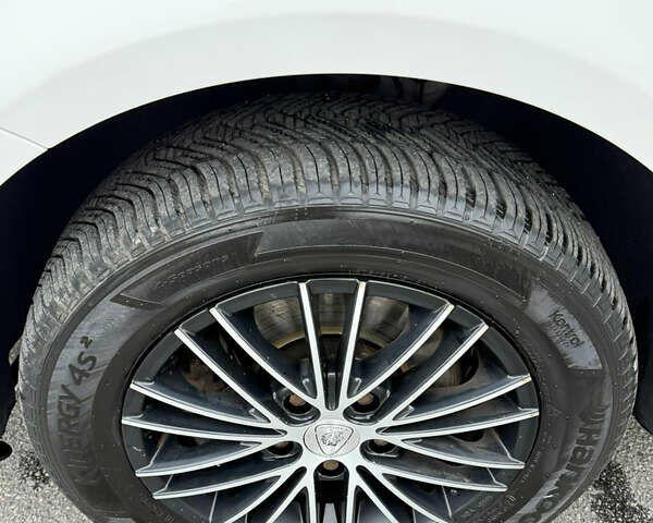 Белый Фольксваген Туран, объемом двигателя 1.6 л и пробегом 219 тыс. км за 7999 $, фото 76 на Automoto.ua