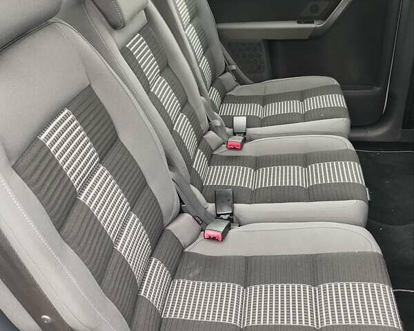 Білий Фольксваген Туран, об'ємом двигуна 2 л та пробігом 99 тис. км за 9800 $, фото 31 на Automoto.ua