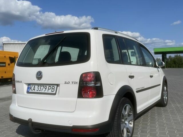 Белый Фольксваген Туран, объемом двигателя 0 л и пробегом 253 тыс. км за 8200 $, фото 2 на Automoto.ua