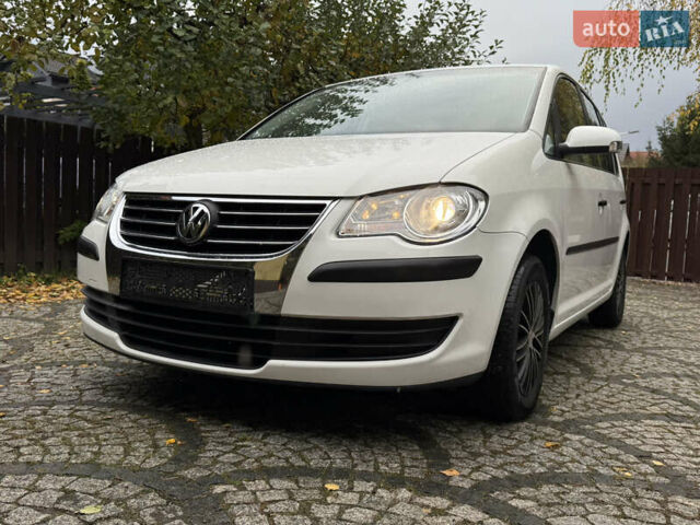 Білий Фольксваген Туран, об'ємом двигуна 1.6 л та пробігом 218 тис. км за 8499 $, фото 45 на Automoto.ua