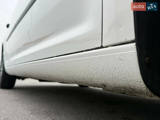 Белый Фольксваген Туран, объемом двигателя 1.6 л и пробегом 219 тыс. км за 7999 $, фото 12 на Automoto.ua