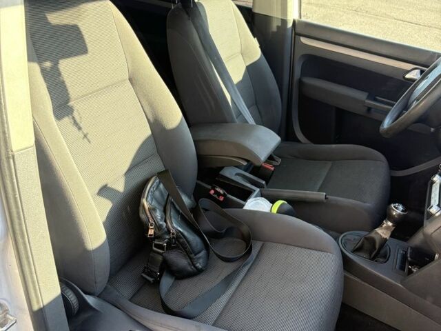 Белый Фольксваген Туран, объемом двигателя 1.9 л и пробегом 431 тыс. км за 2900 $, фото 8 на Automoto.ua