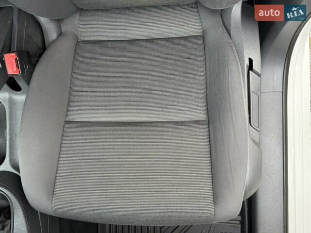 Білий Фольксваген Туран, об'ємом двигуна 1.6 л та пробігом 218 тис. км за 8499 $, фото 24 на Automoto.ua