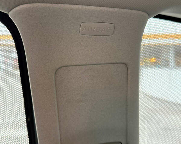 Белый Фольксваген Туран, объемом двигателя 1.6 л и пробегом 219 тыс. км за 7999 $, фото 63 на Automoto.ua