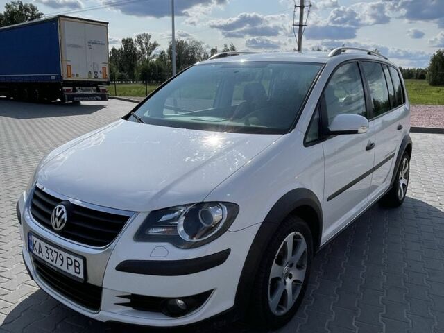 Белый Фольксваген Туран, объемом двигателя 0 л и пробегом 253 тыс. км за 8200 $, фото 5 на Automoto.ua