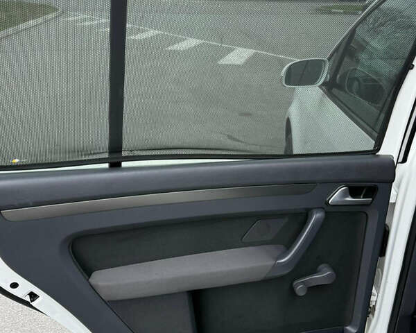 Белый Фольксваген Туран, объемом двигателя 1.6 л и пробегом 219 тыс. км за 7999 $, фото 80 на Automoto.ua