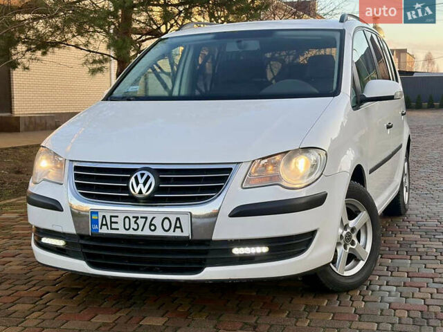 Белый Фольксваген Туран, объемом двигателя 1.39 л и пробегом 240 тыс. км за 6999 $, фото 3 на Automoto.ua