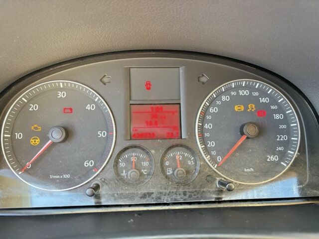 Белый Фольксваген Туран, объемом двигателя 1.9 л и пробегом 431 тыс. км за 2900 $, фото 2 на Automoto.ua