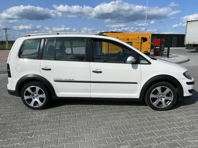 Белый Фольксваген Туран, объемом двигателя 0 л и пробегом 253 тыс. км за 8200 $, фото 1 на Automoto.ua