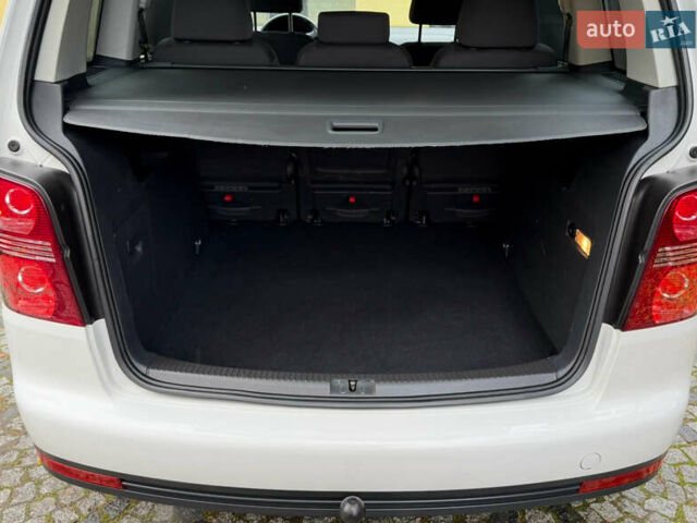 Белый Фольксваген Туран, объемом двигателя 1.6 л и пробегом 219 тыс. км за 7999 $, фото 99 на Automoto.ua