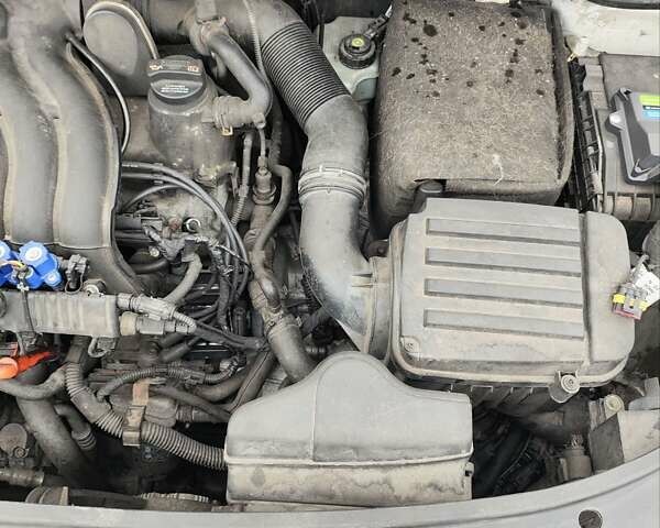 Білий Фольксваген Туран, об'ємом двигуна 2 л та пробігом 99 тис. км за 9800 $, фото 42 на Automoto.ua