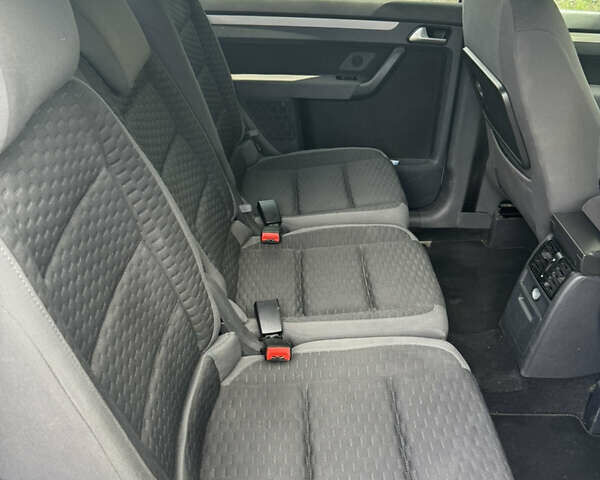 Белый Фольксваген Туран, объемом двигателя 1.4 л и пробегом 246 тыс. км за 5500 $, фото 8 на Automoto.ua