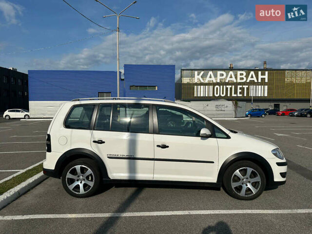 Білий Фольксваген Туран, об'ємом двигуна 1.97 л та пробігом 206 тис. км за 7400 $, фото 4 на Automoto.ua