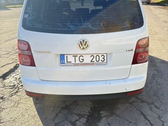 Белый Фольксваген Туран, объемом двигателя 1.9 л и пробегом 431 тыс. км за 2900 $, фото 6 на Automoto.ua