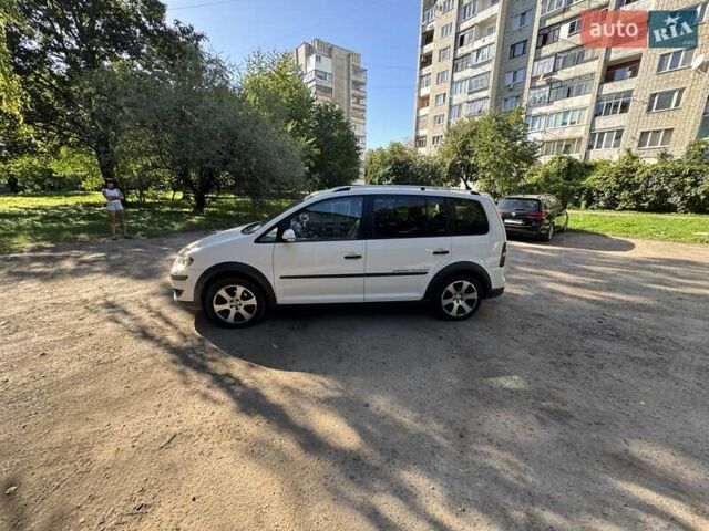 Белый Фольксваген Туран, объемом двигателя 1.39 л и пробегом 218 тыс. км за 6500 $, фото 1 на Automoto.ua