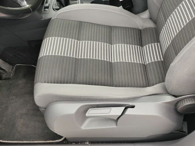 Білий Фольксваген Туран, об'ємом двигуна 2 л та пробігом 100 тис. км за 9800 $, фото 4 на Automoto.ua