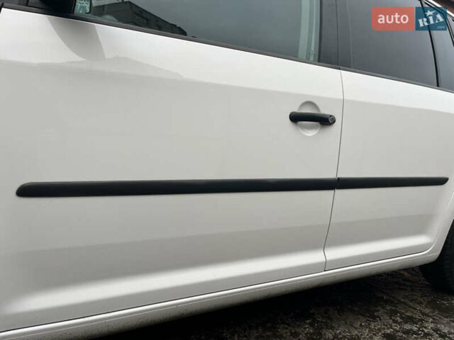 Белый Фольксваген Туран, объемом двигателя 1.39 л и пробегом 240 тыс. км за 6999 $, фото 9 на Automoto.ua