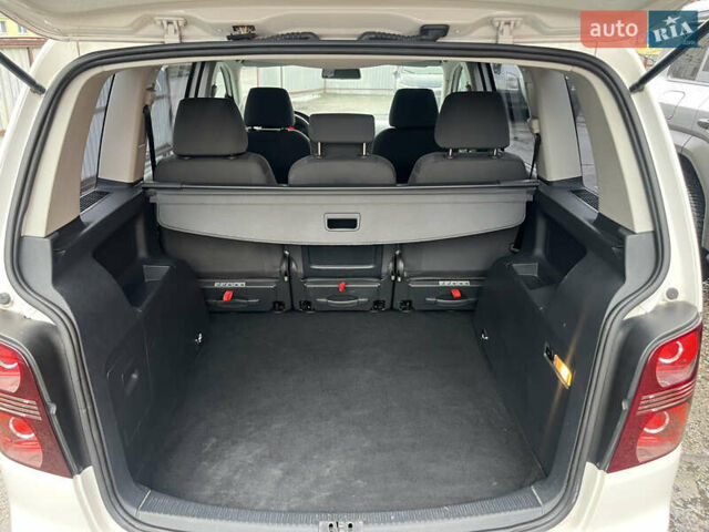 Белый Фольксваген Туран, объемом двигателя 1.39 л и пробегом 240 тыс. км за 6999 $, фото 22 на Automoto.ua